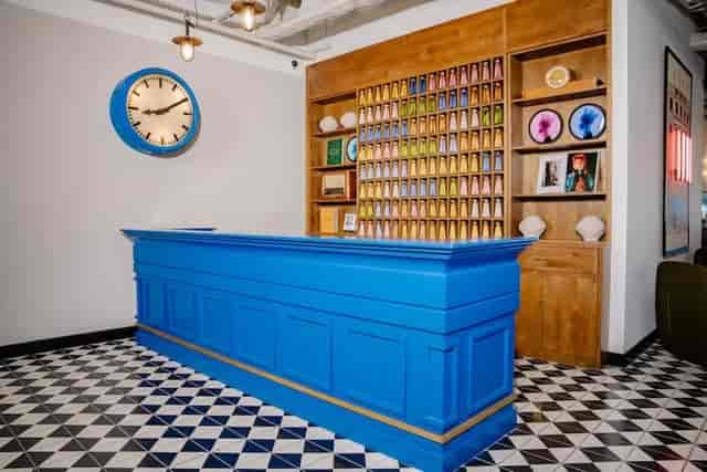 Blue branded registration desk at Mindspace Stachus for modern boutique event and conference.