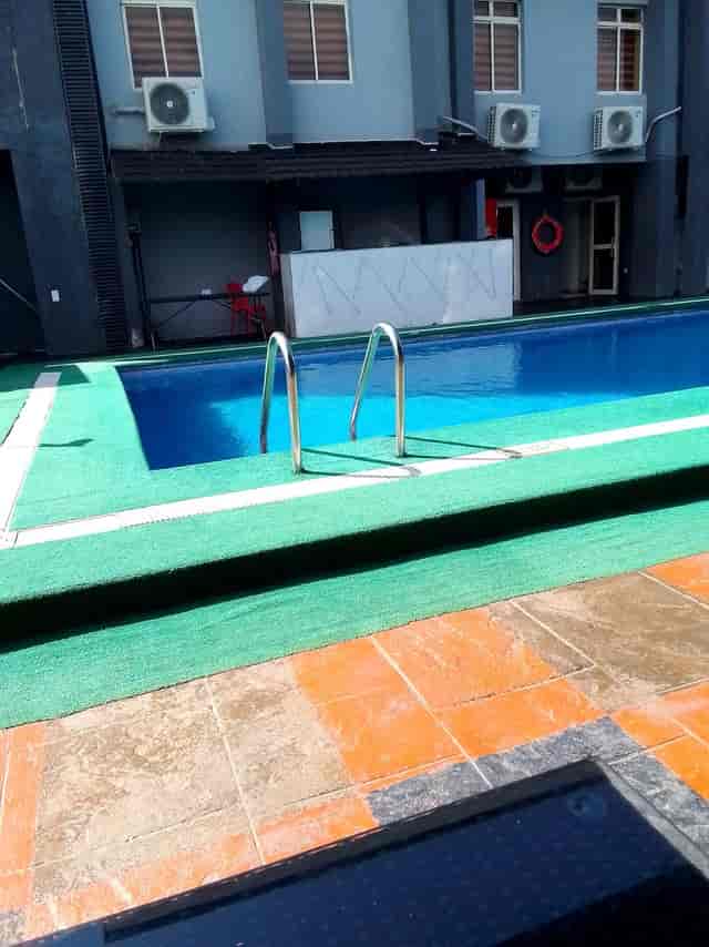 Unsafe outdoor pool venue at Empresa Hotel and Spa for corporate events and team building.