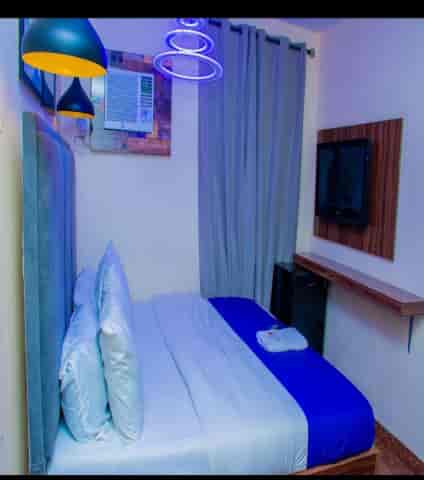 Executive super deluxe room at Ontario Suites: budget-friendly business travel accommodation.