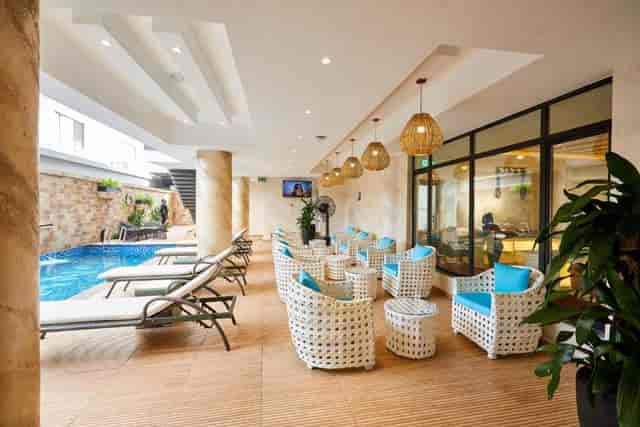 Rooftop Pool & Lounge at Vintano Hotel: luxury open-air incentive travel and networking venue.