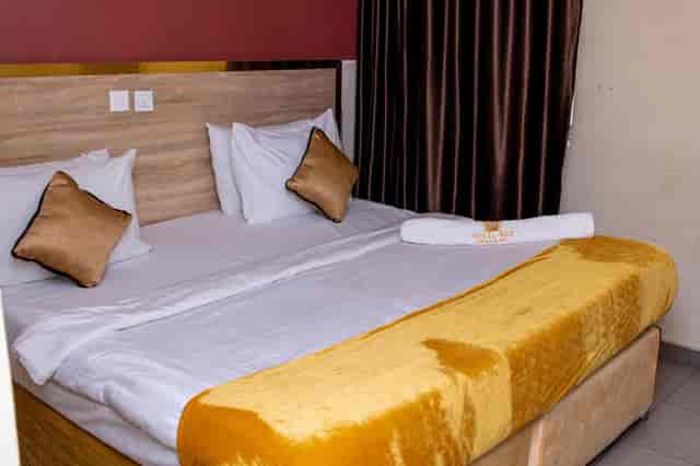 Royalrex Hotel standard room, dated décor, corporate travel accommodation, budget hotel stay.