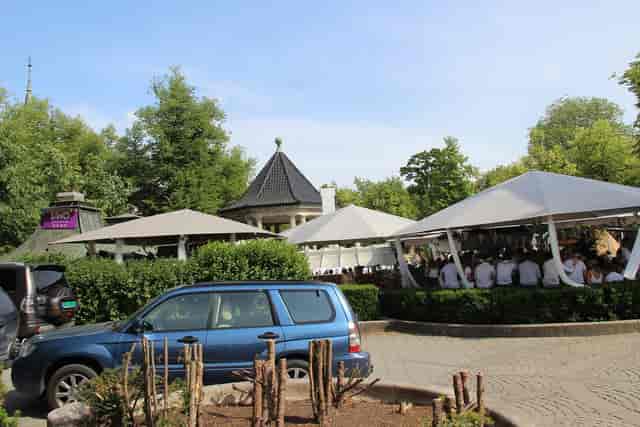 Outdoor bar at Lawo Terrasse with tensile shades, ideal for garden parties and corporate events.