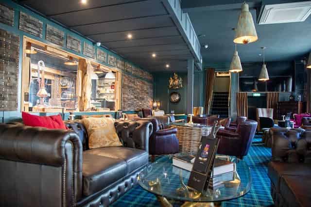 Lounge Bar