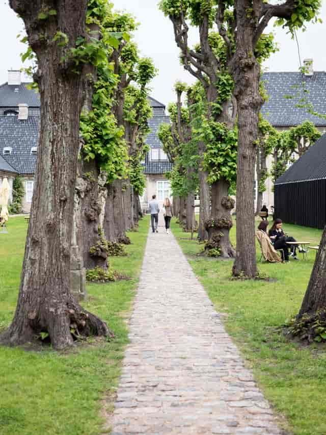 Museum garden breakout space for outdoor corporate networking and event collaboration.