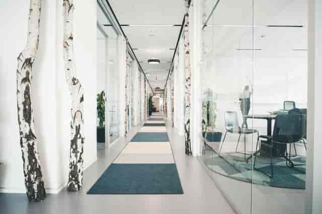 Modern K1 breakout area at Symbion, minimalist office space for professional networking meetings.