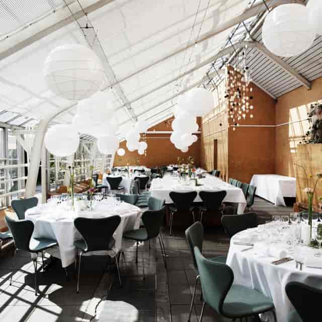 Modern event space with paper lanterns for weddings and corporate gatherings at Venue Cph.