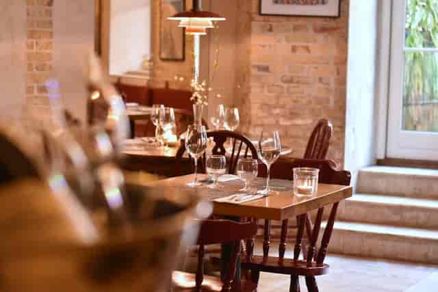 Rustic-chic organic restaurant for private dining and corporate dinner events.