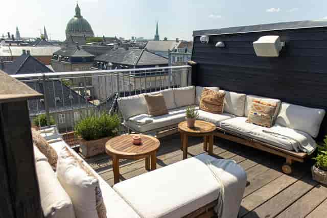 Babette Guldsmeden rooftop conference room with lounge seating for networking and VIP receptions.
