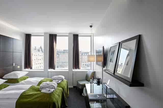 Modern twin-occupancy guest room at Suites in The Square for conference accommodation.