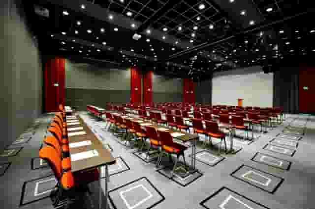 Per Hilo Boardroom