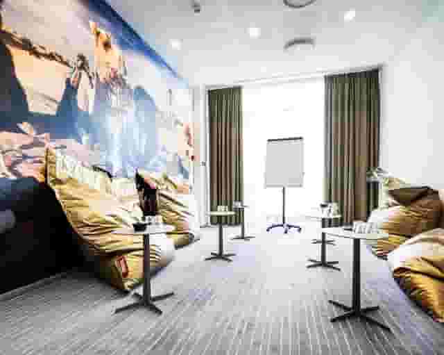 Per Hilo Boardroom