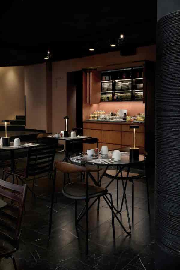 Upscale lounge at Hotel Danmark with ambient lighting for VIP networking and corporate events.