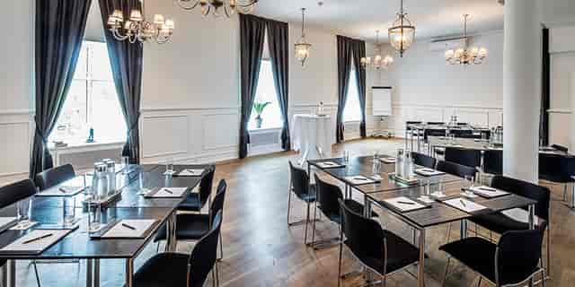 Kokkedal Slot Copenhagen U-shape meeting room for corporate workshops and professional board events.