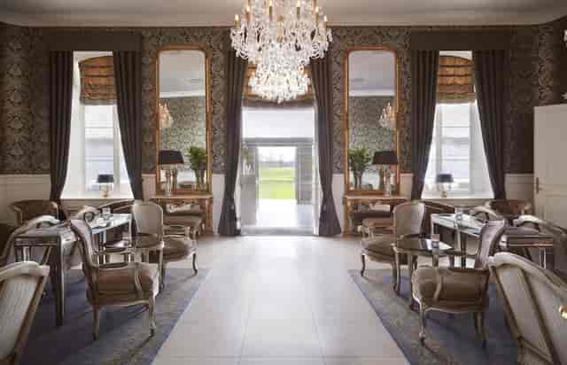 Elegant banquet hall at Kokkedal Slot Copenhagen for VIP corporate events and luxury receptions.