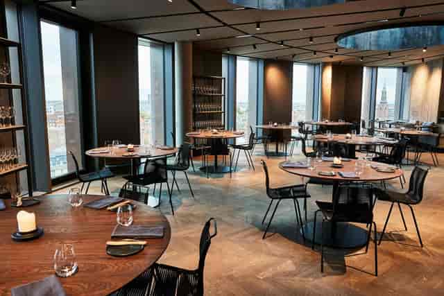 High-end restaurant in Trio with city views, ideal for corporate dinners and networking events.