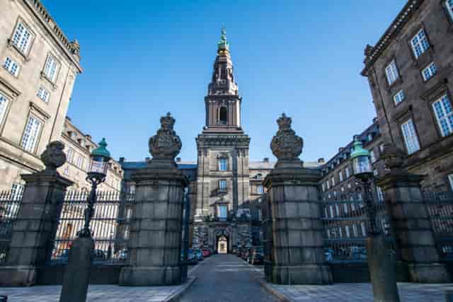 Grønne Sal, Christiansborg Slot: Historic venue for corporate galas and diplomatic summits.
