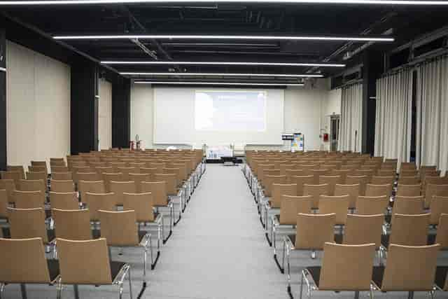 Modern theater-style conference room in Viparis for corporate events and keynote presentations.