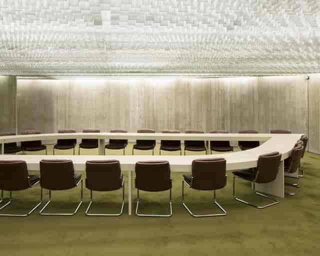 U-shape boardroom at Espace Niemeyer for strategy meetings and corporate workshops.