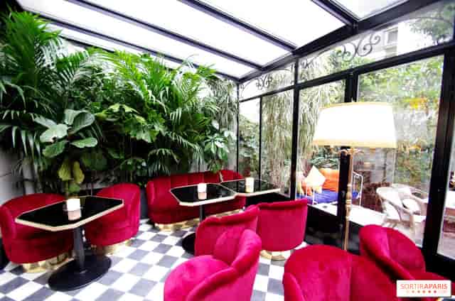 Chic velvet seating at L'Hôtel Particulier, ideal for networking events and VIP cocktail hours.