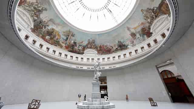 Rotonde Bourse de Commerce: architectural gala venue for exclusive evening receptions.