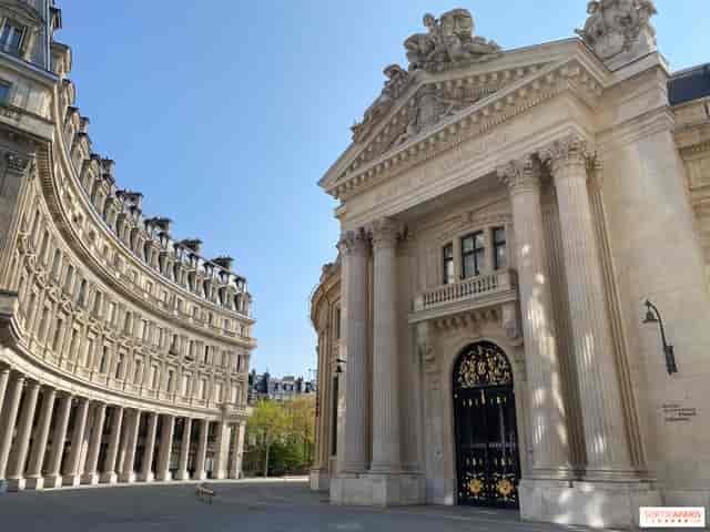 Bourse de Commerce passage architecture, venue for corporate events and luxury galas.