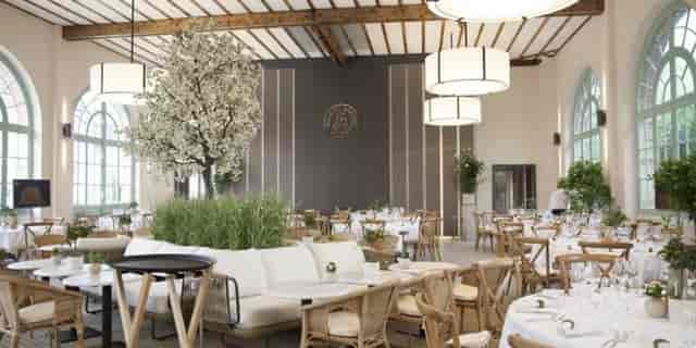 Orangerie d'Auteuil vaulted ceiling function room for corporate reception and upscale social gala.