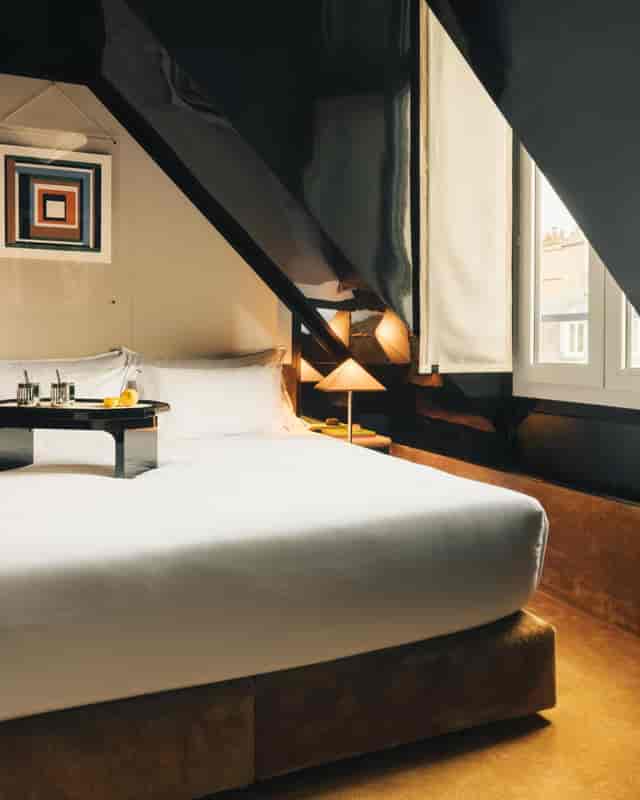 Luxury hotel room with natural light for VIP speakers and high-end business events.