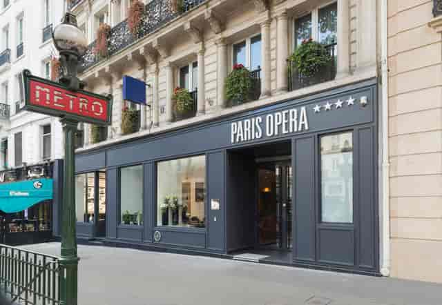 Hotel Paris Opéra luxury suite for corporate meetings and VIP events.
