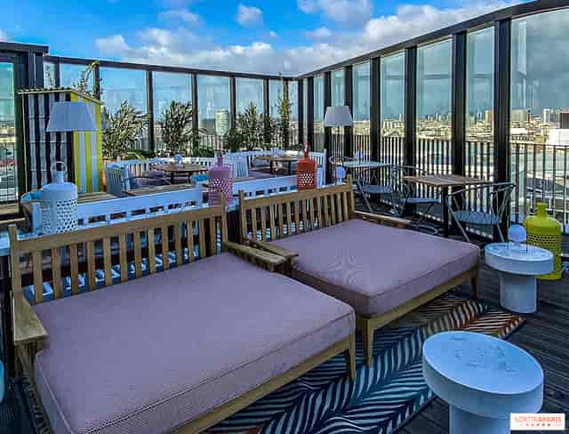 Rooftop bar at Porte de Versailles Hotel with lounge seating for networking and corporate events.