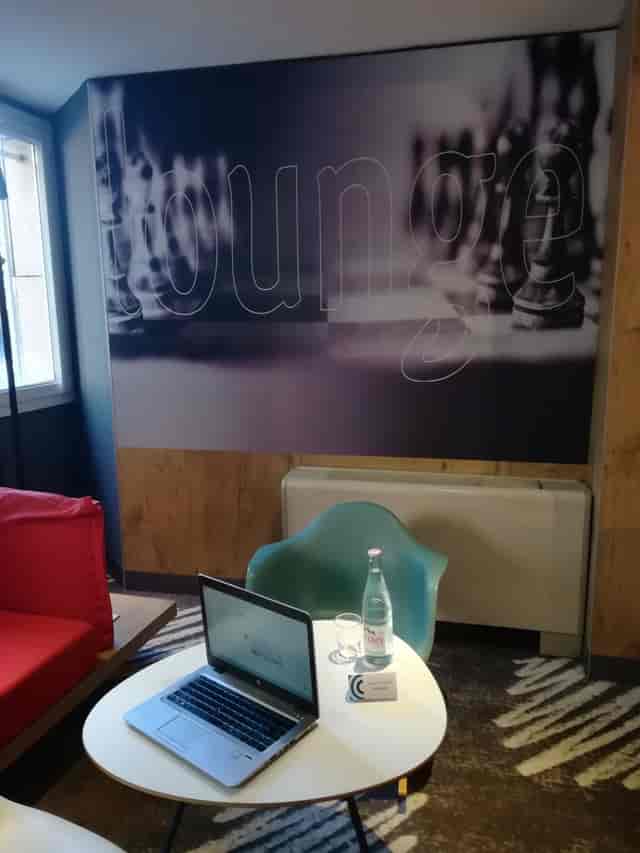 Modern conference room at Parc des Expositions Paris for networking events and professional meetings.