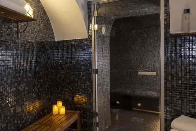 Luxury spa amenity in Hôtel Whistler for executive retreats and wellness incentive travel.