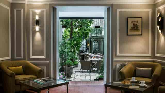 Lounge and terrace at Hôtel des Saints Pères for high-end networking and corporate events.