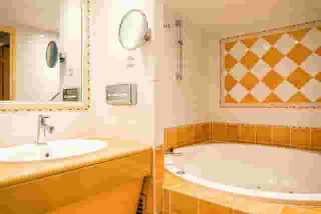 Figaro Room