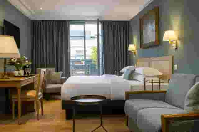 Blaise Lounge