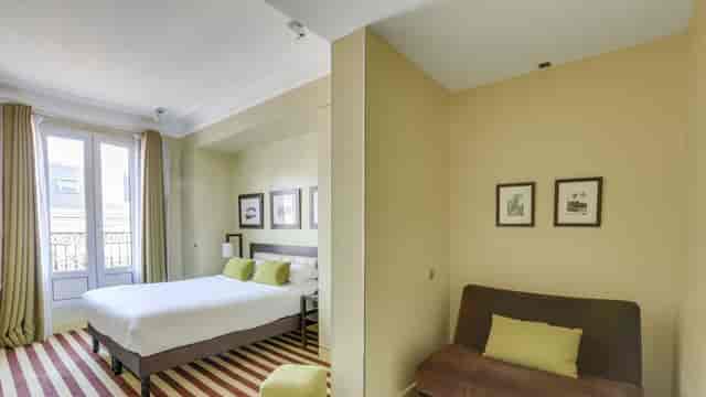 Hôtel Duret seminar suite with seating nook for VIP business meetings and small breakout sessions.