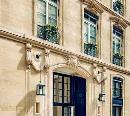Boutique Parisian gym venue for high-end corporate board meetings and brand activations.