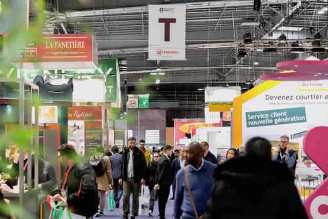 Agora booth at Franchise Expo Paris with overhead signage for high-traffic trade show engagement.