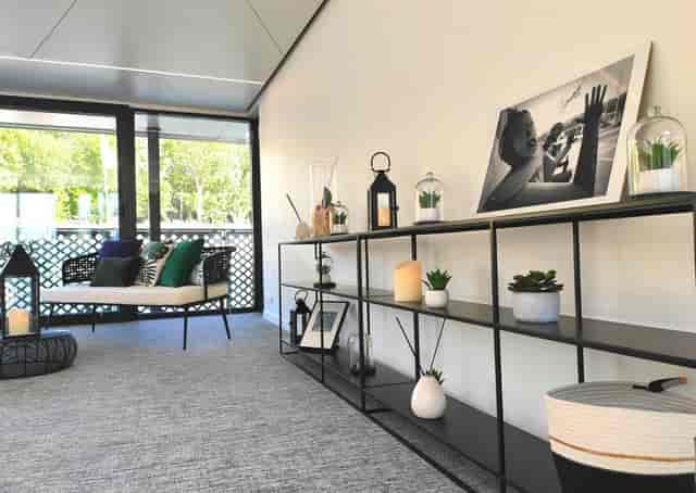 Modern breakout area at Gustave Événements rooftop for corporate networking and business events.