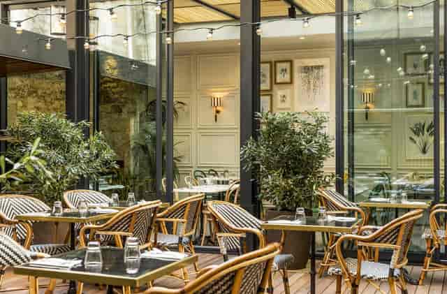 Chic lounge at Hotel Opéra Liège for boutique events and networking receptions.