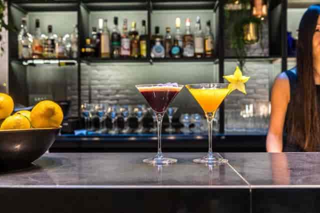 Upscale hotel bar at LAZ' Hôtel Spa Urbain, perfect for networking receptions and cocktail events.