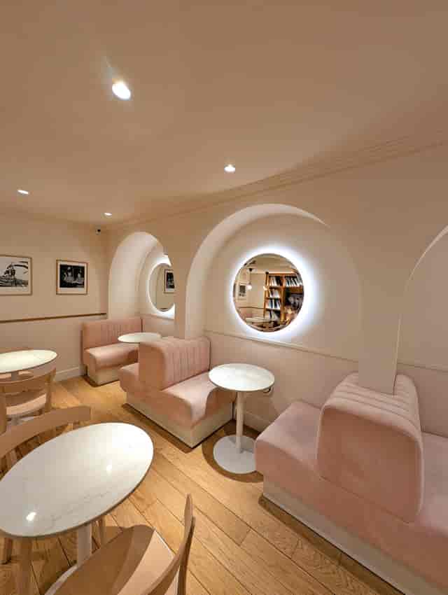 Hôtel Oratio lounge: stylish, semi-private alcoves for intimate breakout sessions and meetings.