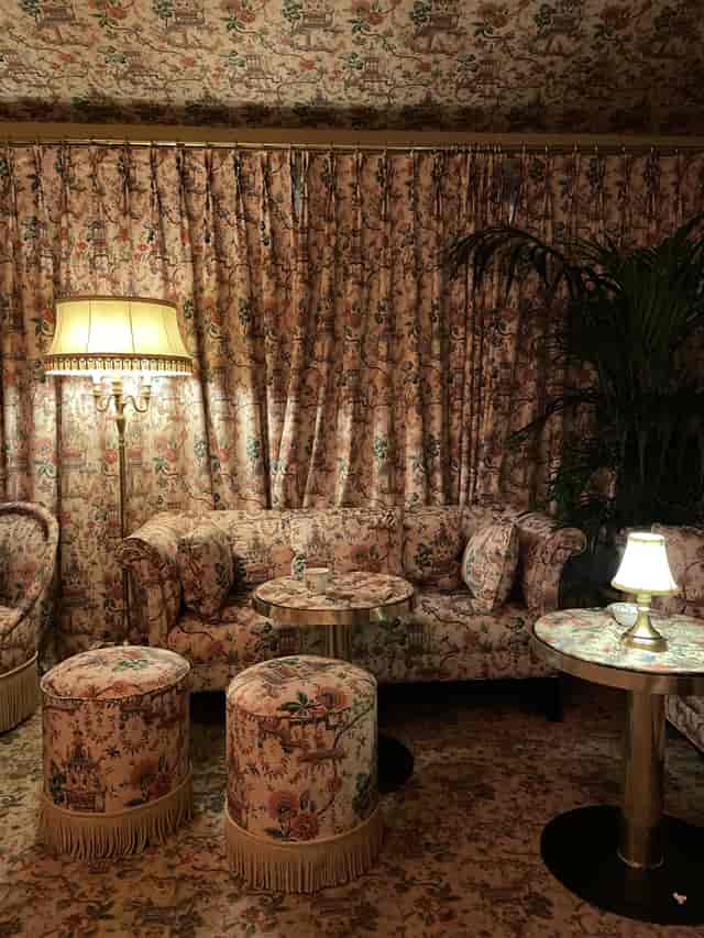 Le Marta à l'Hôtel Fouquet's Paris : Un Boudoir Festif et Énigmatique -  Fresh Mag Paris