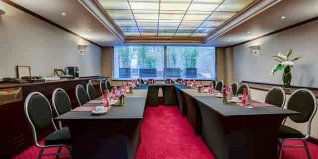 U-shaped meeting room at Salon Imprimatur, Hotel Pont Royal for corporate business events.