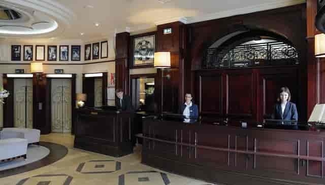 Library Lounge at Hotel Pont Royal: elegant setting for corporate events and executive meetings.