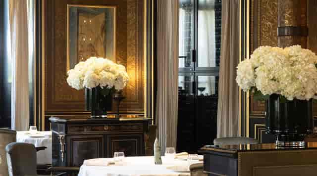 Le Gabriel dining room with opulent decor, perfect for high-end corporate dinners and board meetings.