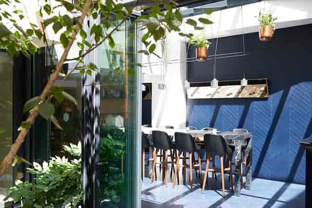 Restaurant Quantième breakout space: light-filled venue for team networking and brainstorming.
