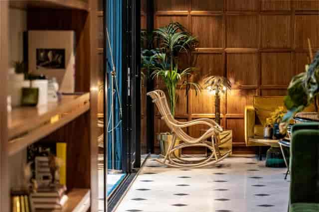 Boutique meeting lounge in Hôtel Parister & Spa, residential-style space for luxury events.