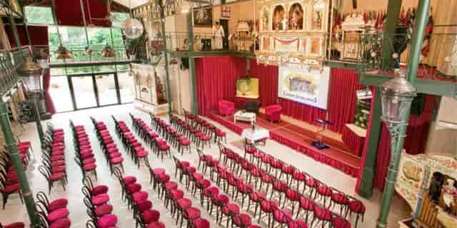 La verrière at Abbaye de Collonges: theater-style corporate presentation and summit venue.