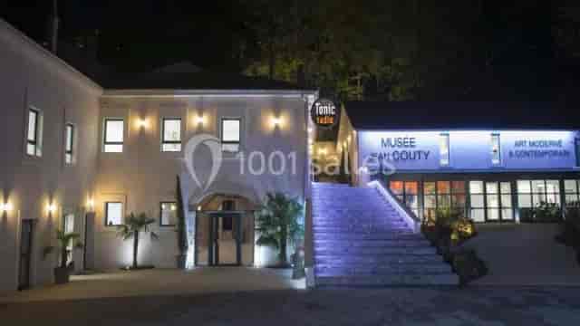 Le HUB de l'Île Barbe venue with modern design, ideal for meetings and events.