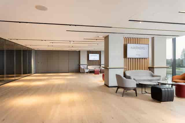 Modern meeting room with natural light for versatile events in Fulham Pier.